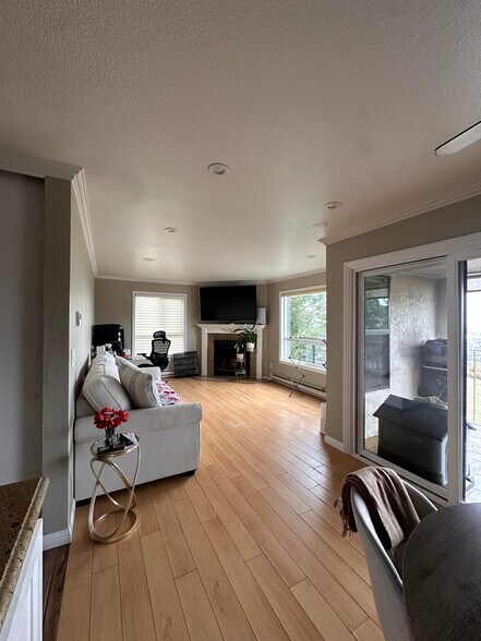 Building Photo - 2505 Miramar Ave