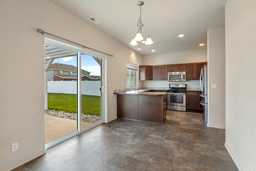 Building Photo - 4580 W Magrath Dr