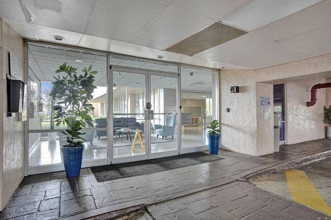 Building Photo - 740 S Federal Hwy