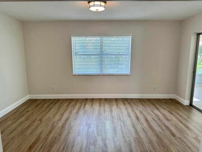 Building Photo - 124 Stillwater Cir