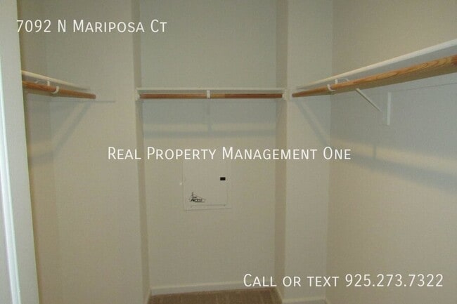 Building Photo - 7092 N Mariposa Ct