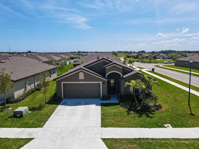 Building Photo - 5361 Imagination Dr