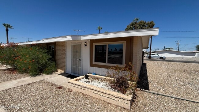Building Photo - 10370 W Oakmont Dr