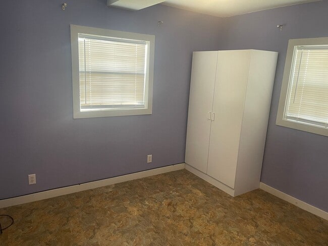 Building Photo - 908 Maple St