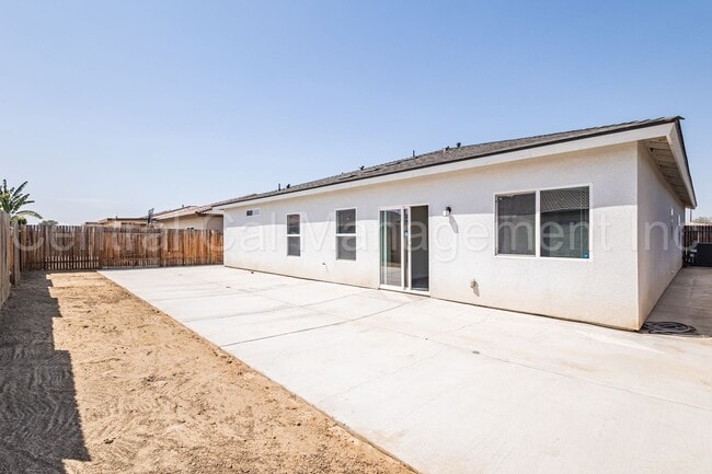 Building Photo - 4 bedroom 2 bath  Home in the Desired Sout...