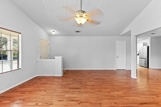 Building Photo - 607 Russet Valley Dr