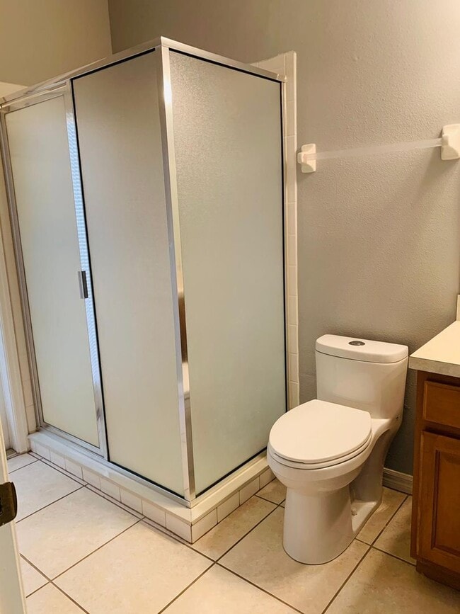 Building Photo - Beautiful 4 bed 3 bath plus Office and Pri...