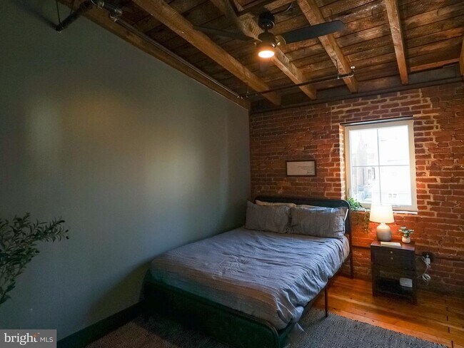 Building Photo - 437 W Grant St