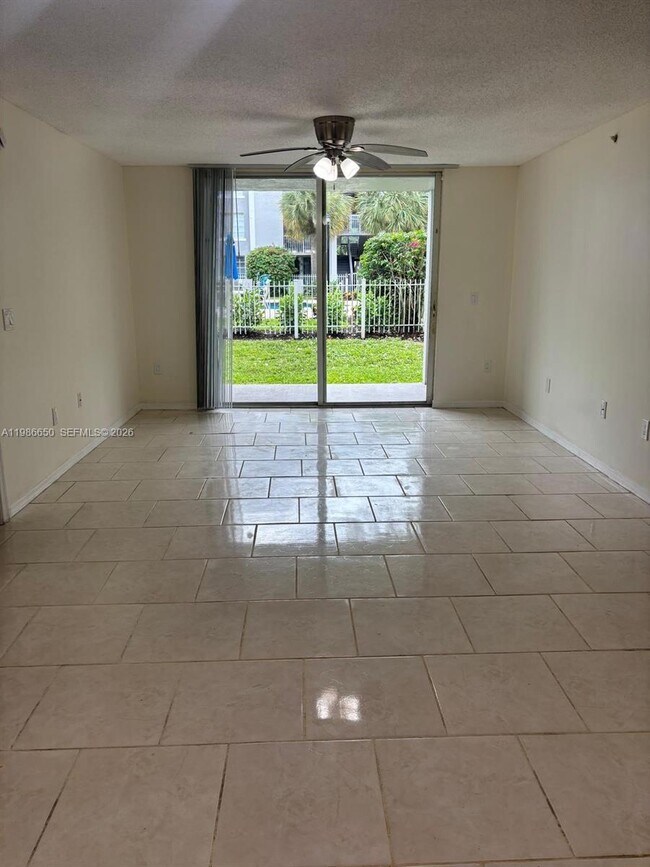 Building Photo - 655 SW 111th Way