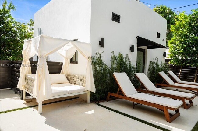 Building Photo - 550 NW 42nd St