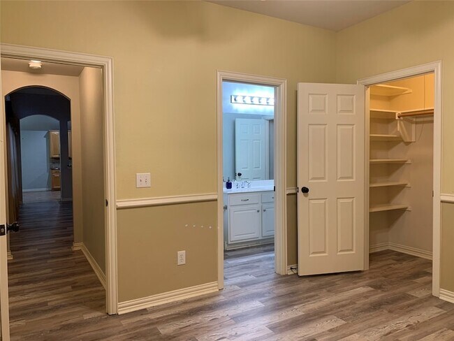 Building Photo - 1313 Limestone Creek Dr