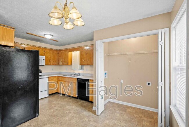 Building Photo - 114 Gleaves Ln