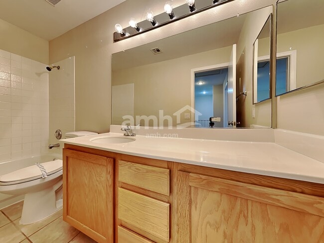 Building Photo - 1330 Summer Dawn Ave