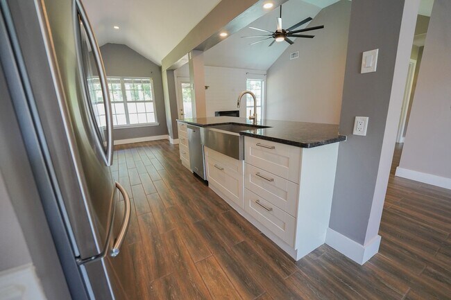 Building Photo - Coming Available!