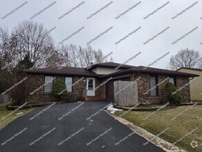 Building Photo - Large 4 Bedroom Tri-Level in LOFS