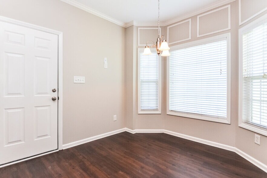 Building Photo - 564 Hay River St