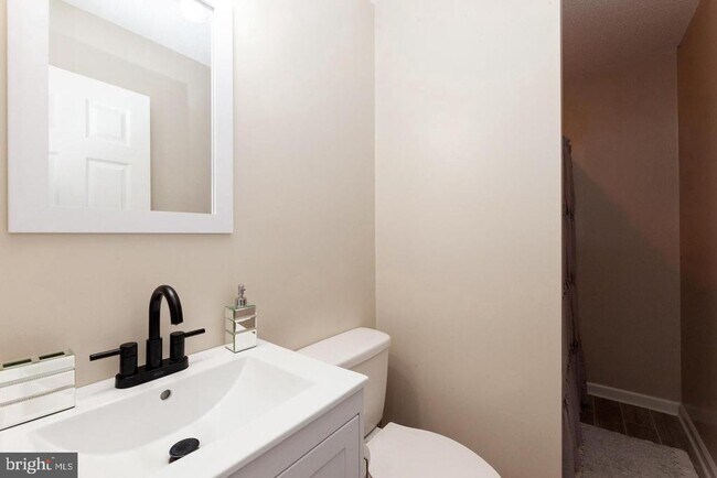 Building Photo - 1011 Martin Dr