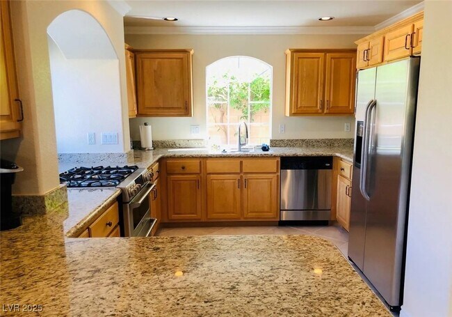 Building Photo - 10957 Royal Highlands St