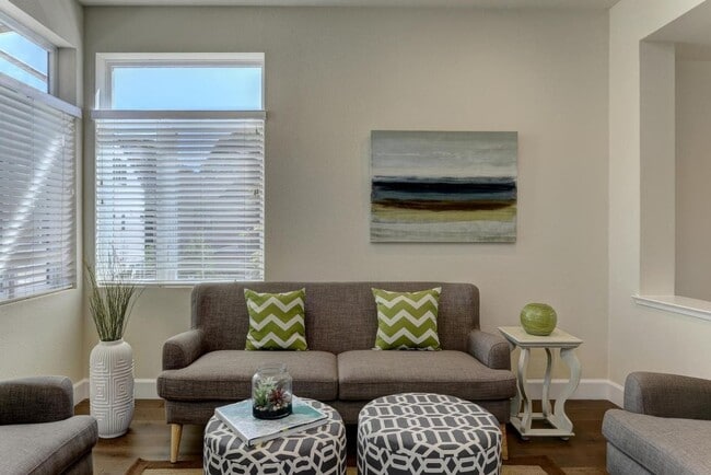 Building Photo - Exceptional End-Unit Townhome in Sterling Park – Palo Alto Living at Its Best!