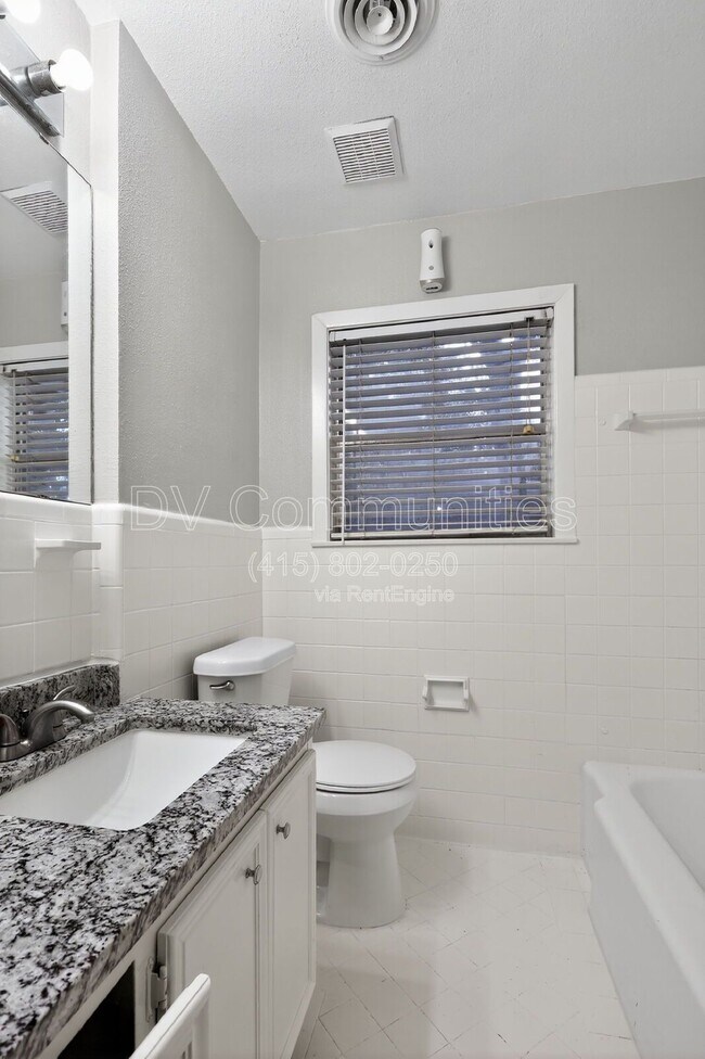 Building Photo - 3828 Avenue N