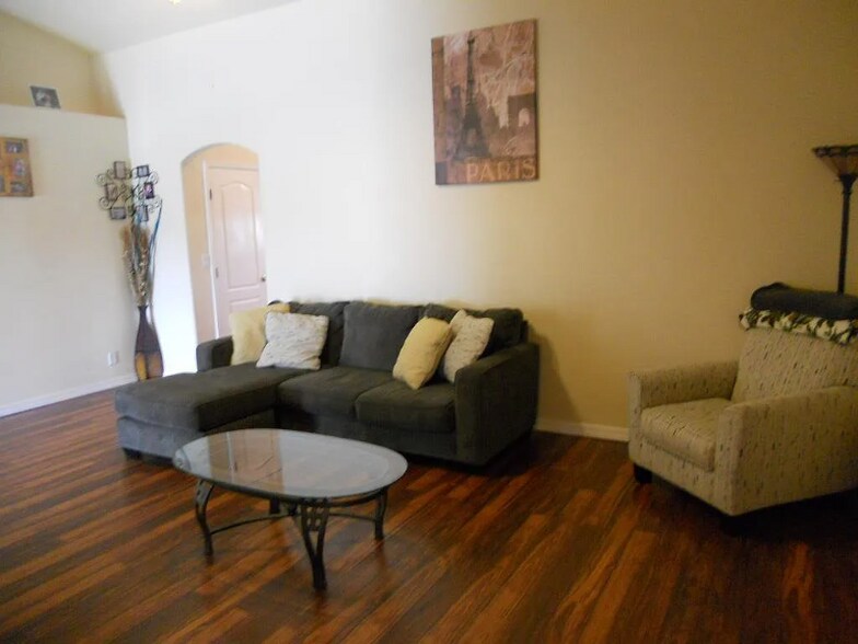 Building Photo - 482 NW Sandpiper Ave