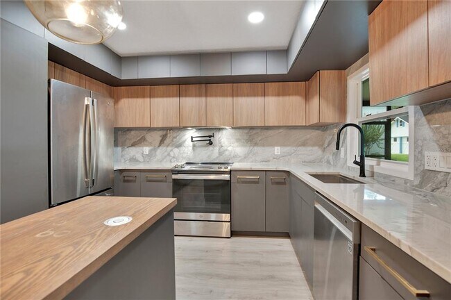 Building Photo - 428 S Summerlin Ave