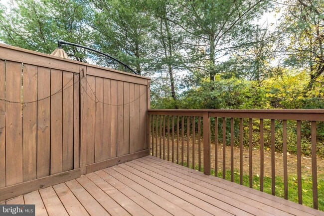 Building Photo - 483 Fort Hill Cir