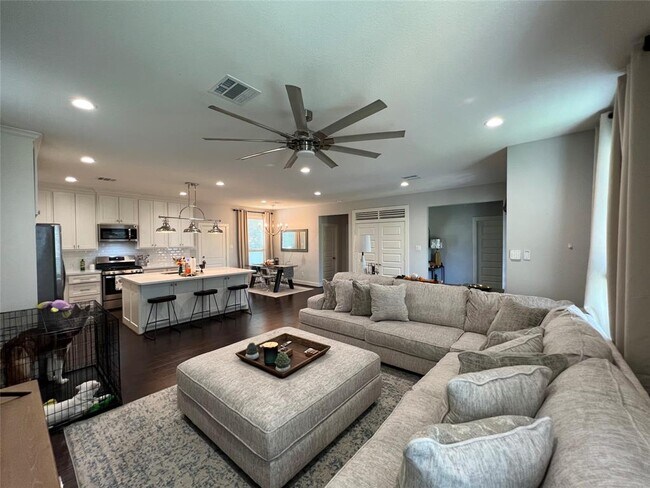 Building Photo - 8618 Valley Song Dr