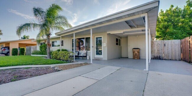 Building Photo - Step Into Sunshine: Modern Charm Meets Coa...