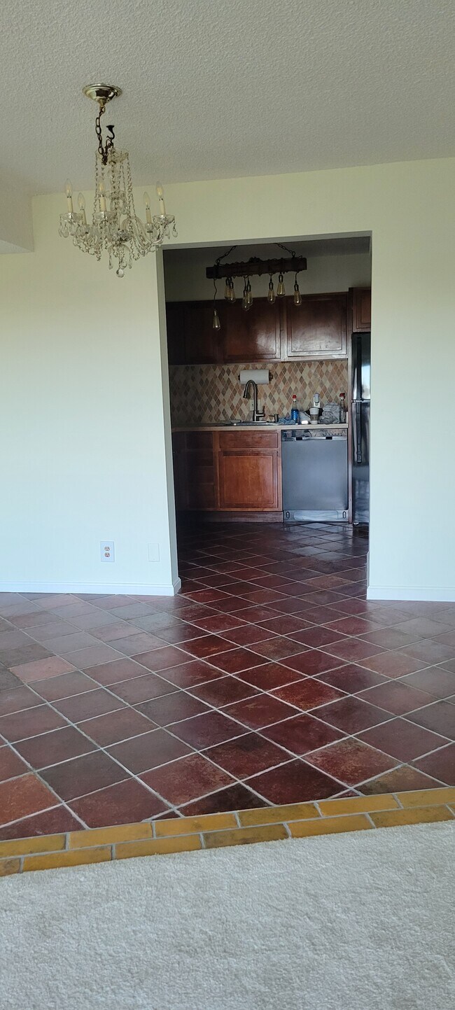 Building Photo - 3800 Powell Ln