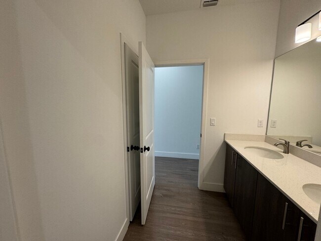 Building Photo - BEAUTIFUL 4 BD/2 BA Home in Palm Bay! Great Location!