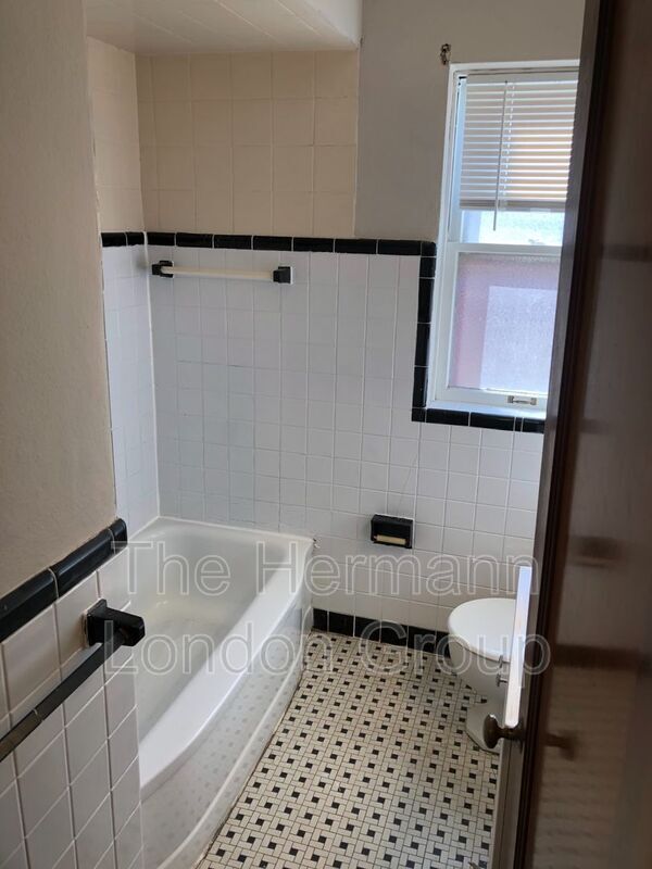 Building Photo - 4614-4616-4616 Jamieson Ave