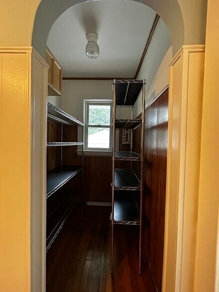 Building Photo - 27 Knoll St
