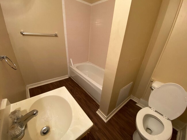 Building Photo - 466 Clinton-Unit 3