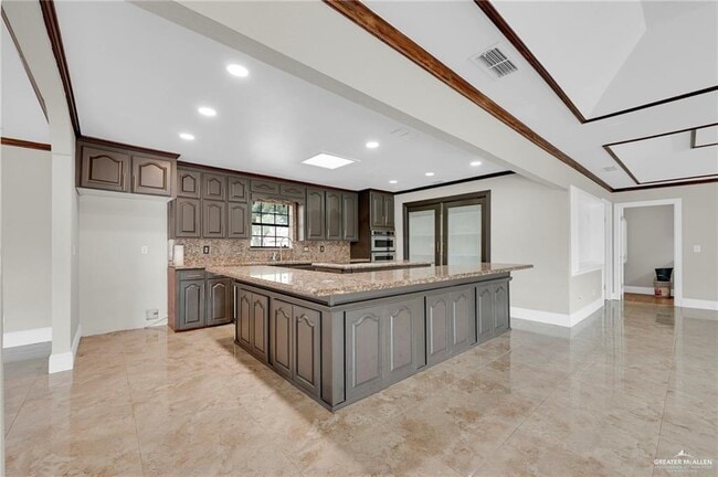 Building Photo - 9812 Las-Palmas Dr