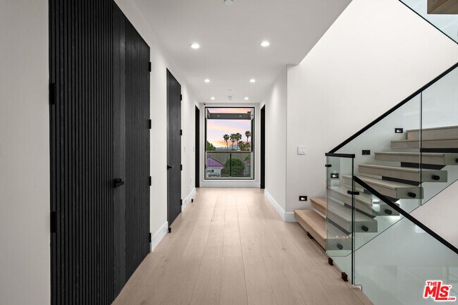Building Photo - 1439 Edris Dr