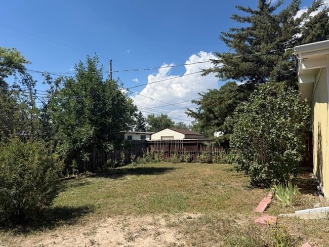 Building Photo - House For Lease