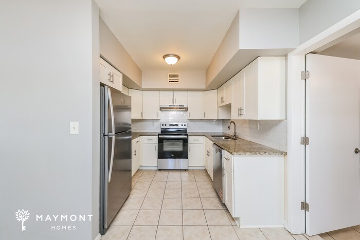 Building Photo - 5608 32nd Ave N