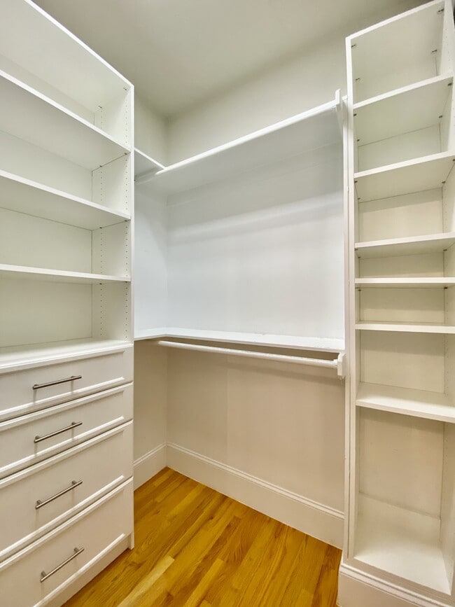 Building Photo - 305 Mallard Ave