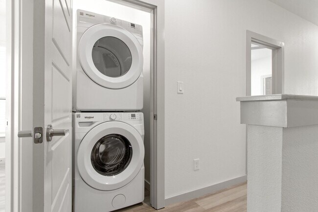 Building Photo - * MOVE IN SUMMER 7/31/2027 * 5 Bed 5.5 Bath Lubbock 1 Block to The TCU Neeley Building