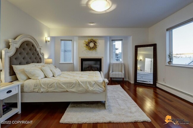 Building Photo - 1305 W 7th Ave