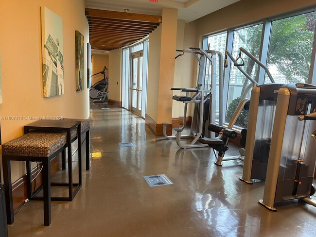 Building Photo - 1050 Brickell Ave