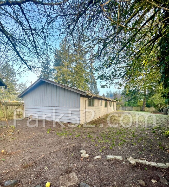 Building Photo - 3 Bedroom Rambler in Lakewood!