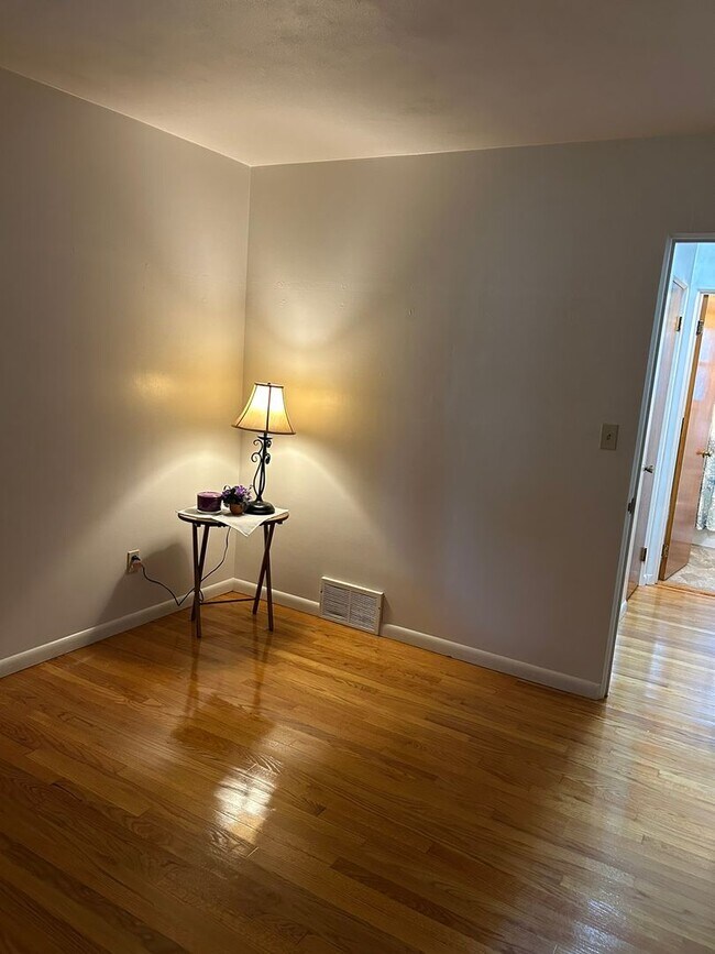 Building Photo - 203 N 7th St