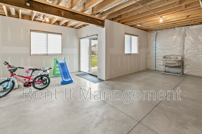 Building Photo - 18765 Larimore St