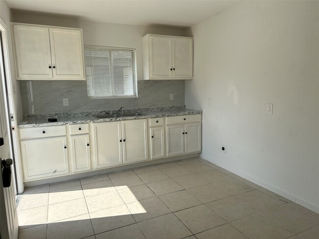 Building Photo - 3831 Mt Pleasant St