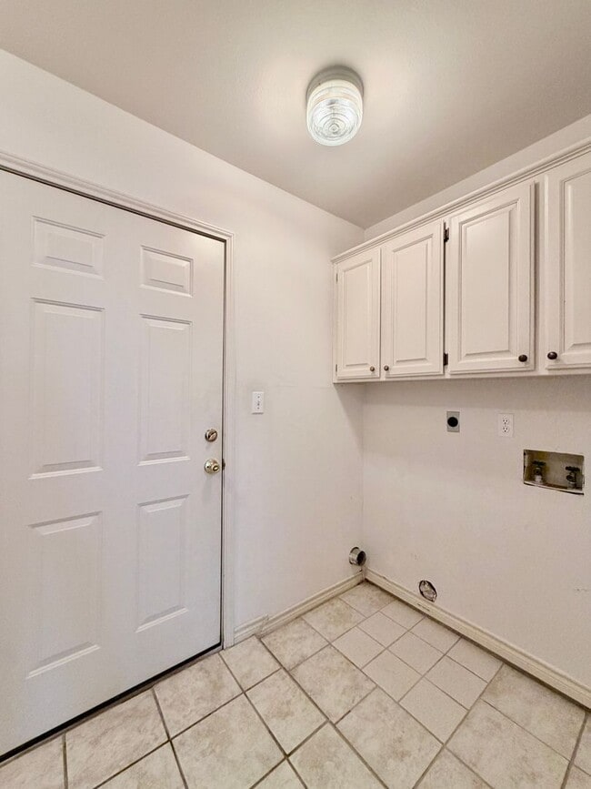 Building Photo - 219 Oak Hill Dr
