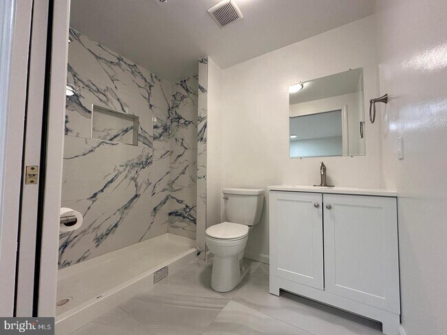 Building Photo - 14560 Woodgate Manor Cir