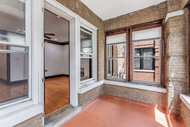 Building Photo - 4938 W Monroe St