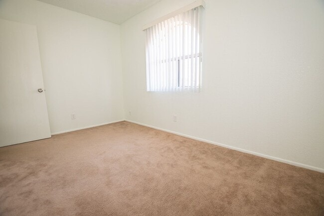 Building Photo - Charming Property Features 3 Bedrooms, 2 B...